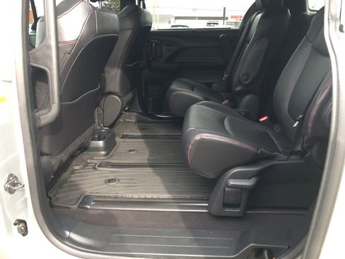 Certified 2025 Toyota Sienna XSE image 25