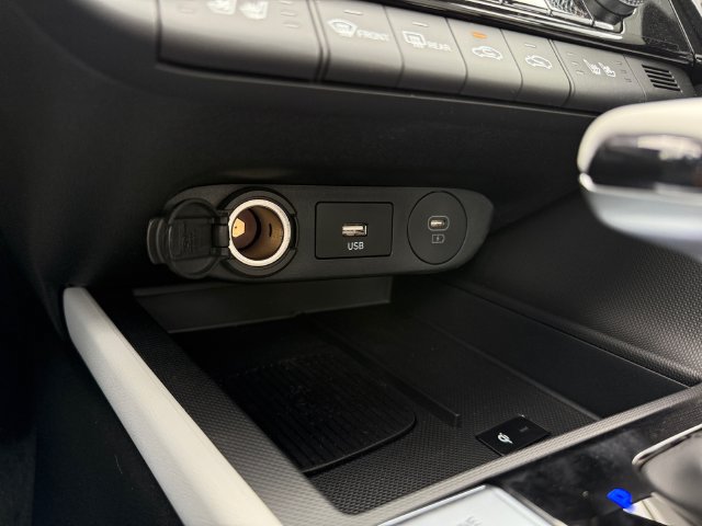Used 2025 Hyundai Elantra Limited FWD image 20