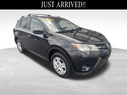 Used 2015 Toyota RAV4 LE image 1