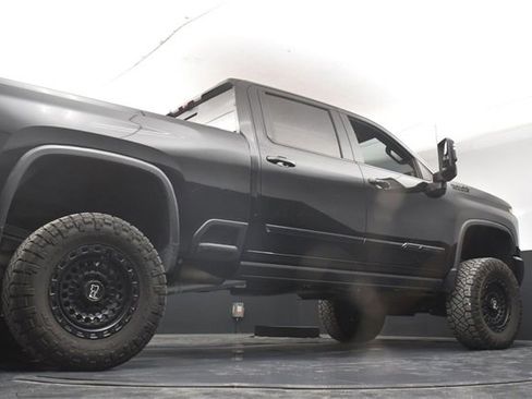 Used 2024 Chevrolet Silverado 2500 High Country w/ Midnight Edition image 35