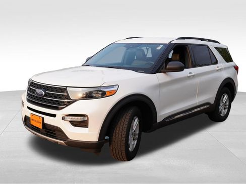 Used 2020 Ford Explorer XLT w/ Equipment Group 202A AWD/4WD image 11