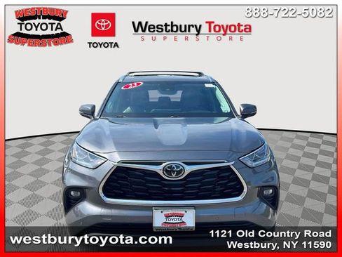 Used 2023 Toyota Highlander Limited AWD/4WD image 3