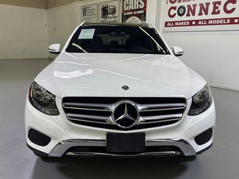 Used 2018 Mercedes-Benz GLC 300 4MATIC w/ Premium Package image 11
