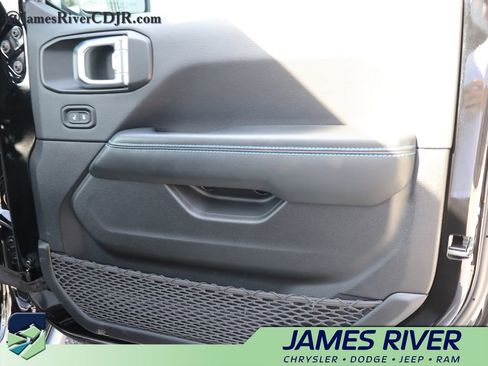 Used 2024 Jeep Wrangler Unlimited Rubicon 4xe AWD/4WD image 8