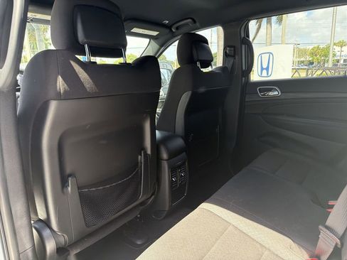 Used 2021 Jeep Grand Cherokee Laredo image 22