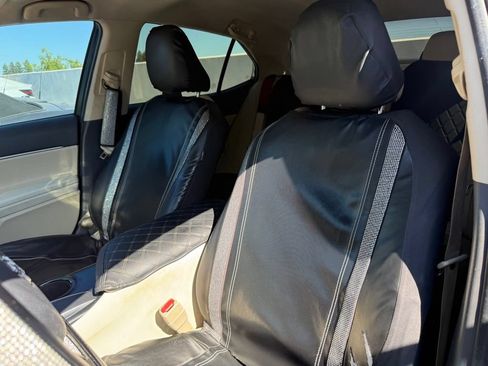Used 2018 Toyota Camry LE FWD image 3