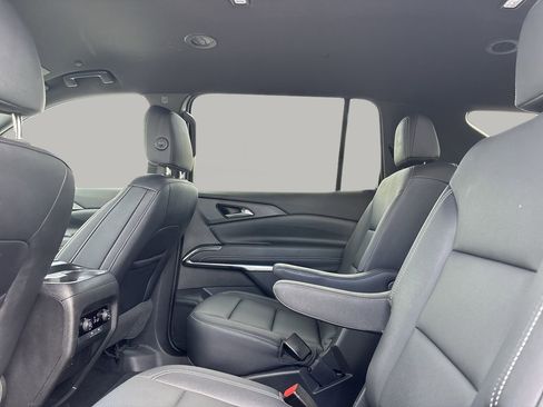 Used 2025 Chevrolet Traverse LT image 17