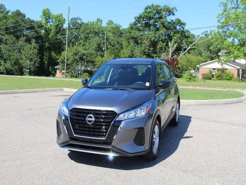 Used 2025 Nissan Kicks Play S FWD image 6