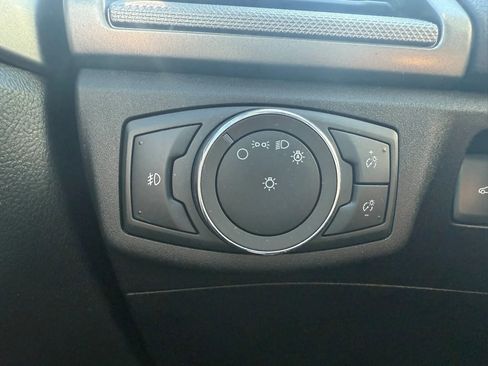Used 2019 Ford Fusion SE w/ Equipment Group 151A FWD image 12