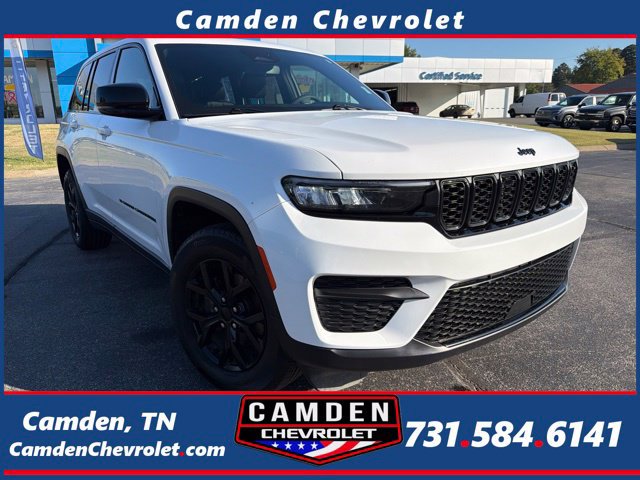 Used 2025 Jeep Grand Cherokee Altitude RWD image 1