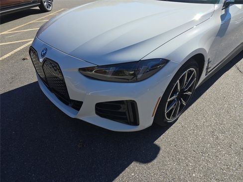 New 2025 BMW i4 xDrive40i image 10