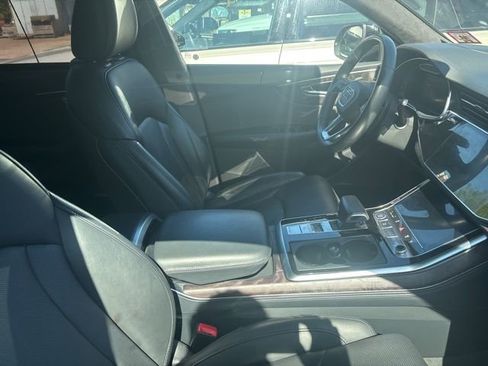 Used 2019 Audi Q8 Prestige w/ Luxury Package AWD/4WD image 10