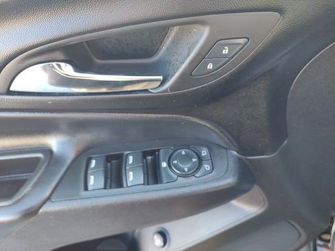 Used 2024 Chevrolet Equinox LT image 11