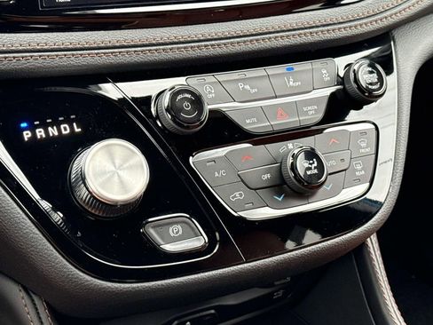 New 2026 Chrysler Pacifica Pinnacle image 24