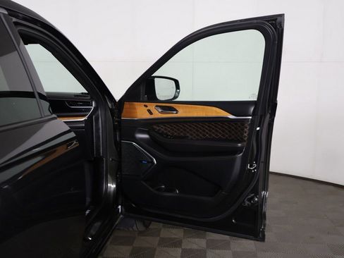 Used 2023 Jeep Grand Cherokee L Summit AWD/4WD image 27
