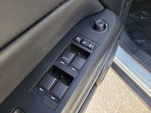 Used 2012 Jeep Patriot Latitude w/ Altitude Pkg image 15