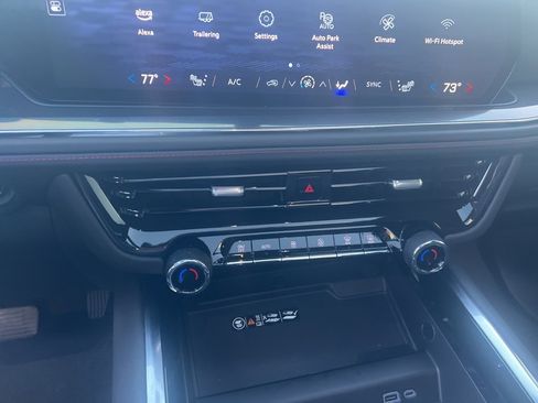 Used 2025 Chevrolet Suburban RST w/ Comfort Package image 48