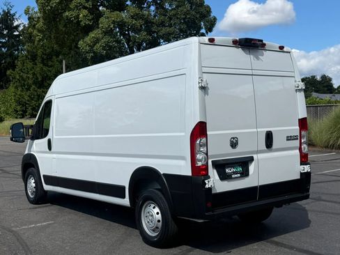 Used 2023 RAM ProMaster 2500 w/ Driver Convenience Group FWD image 4