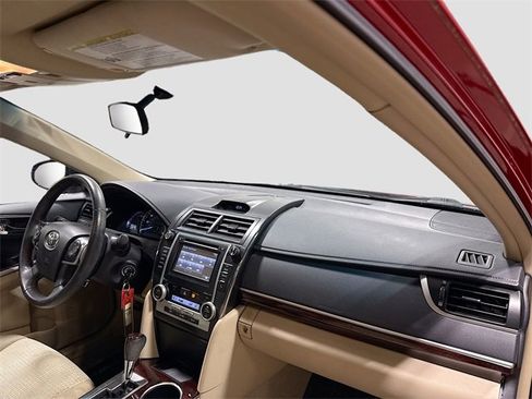Used 2014 Toyota Camry XLE image 28