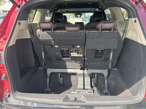 Used 2024 Toyota Sienna Platinum FWD image 31