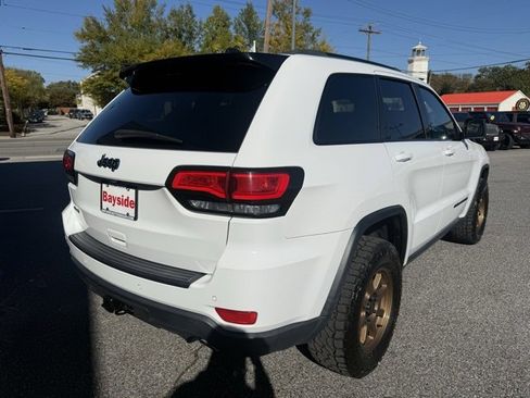Used 2018 Jeep Grand Cherokee Laredo image 23