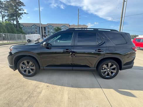 Certified 2025 Honda Pilot Sport image 5