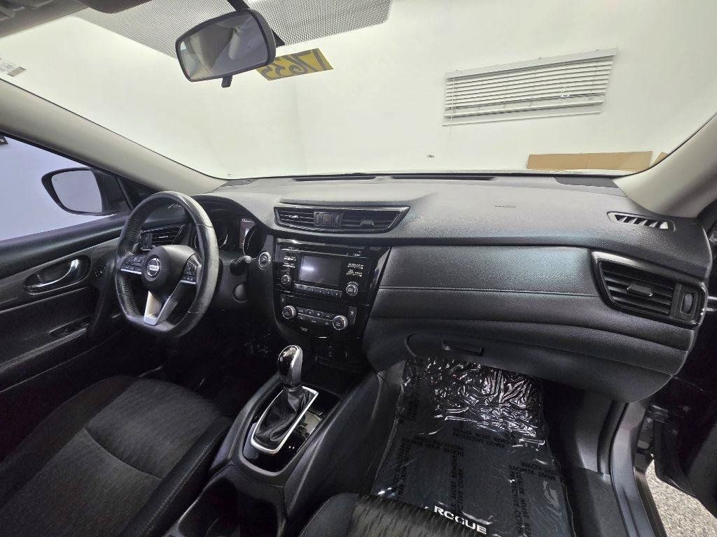 Used 2017 Nissan Rogue SV FWD image 21