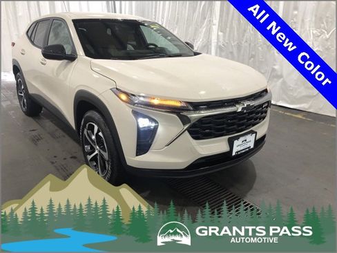 New 2026 Chevrolet Trax RS w/ Driver Confidence Package image 1