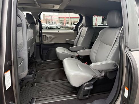Certified 2024 Toyota Sienna XLE image 31
