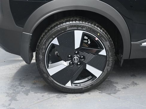 New 2025 Nissan Kicks SR image 9