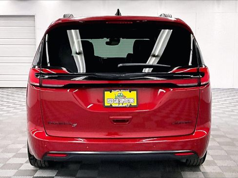 Used 2025 Chrysler Pacifica Limited FWD image 5