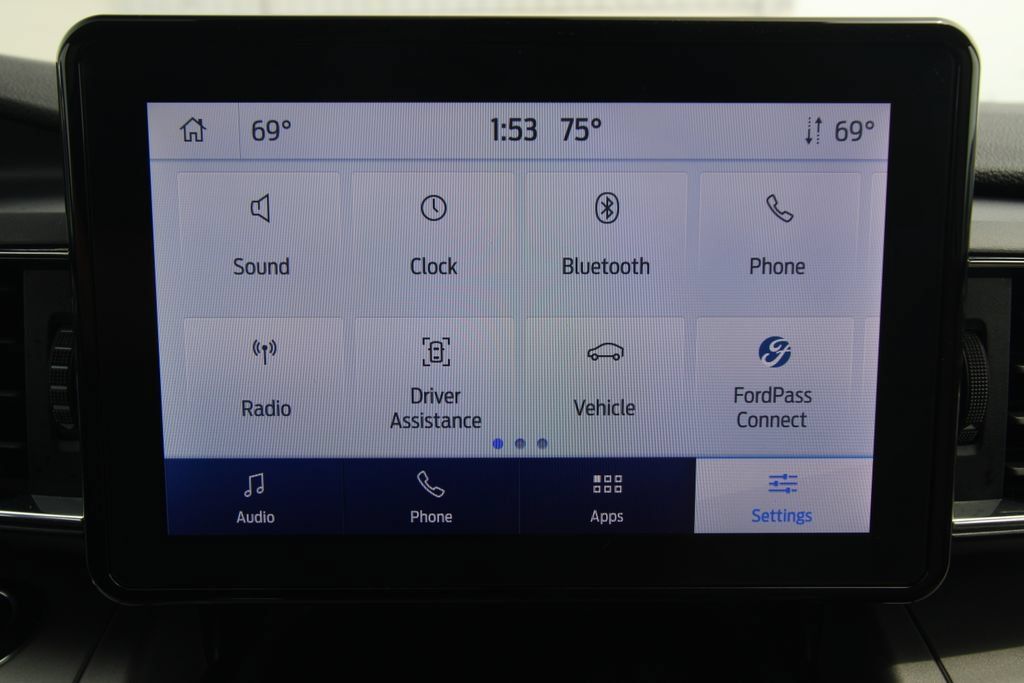 Used 2022 Ford Explorer XLT w/ Equipment Group 202A AWD/4WD image 32