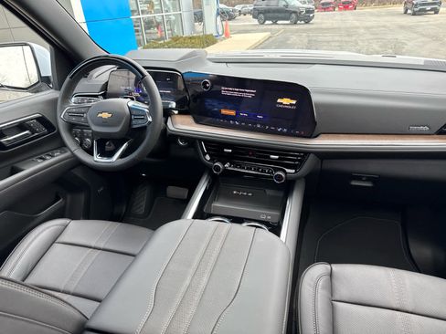 New 2026 Chevrolet Suburban High Country image 7