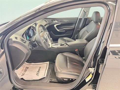 Used 2013 Buick Regal Premium image 12