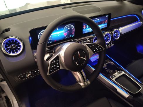 Used 2026 Mercedes-Benz GLB 250 image 4