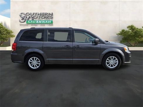 Used 2019 Dodge Grand Caravan SXT image 6