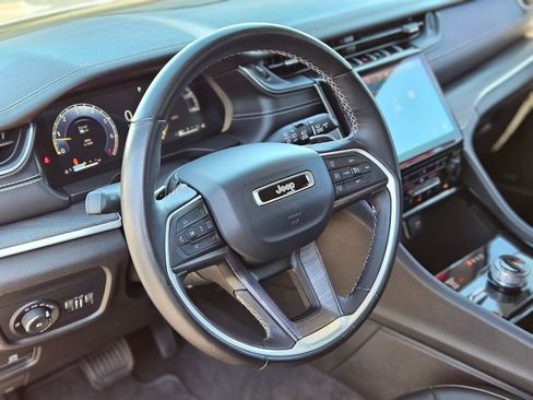 Used 2022 Jeep Grand Cherokee Limited image 19