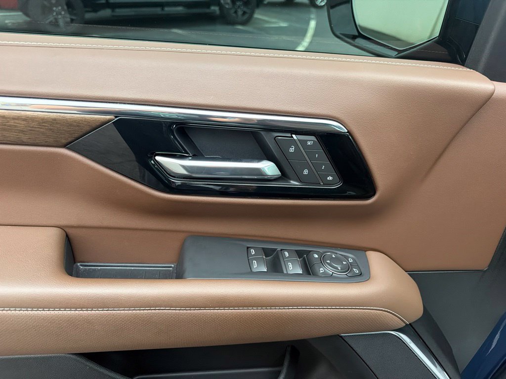 Used 2025 Chevrolet Tahoe High Country AWD/4WD image 20
