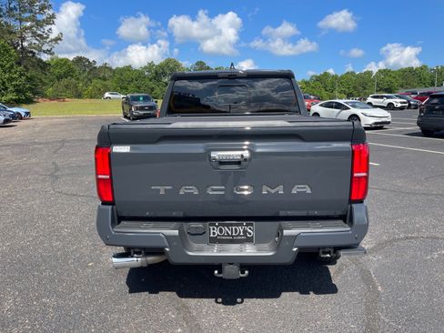 Used 2024 Toyota Tacoma Limited w/ Limited Package (LT) AWD/4WD image 15