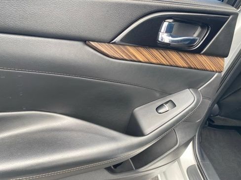 Used 2018 Nissan Maxima Platinum FWD image 32