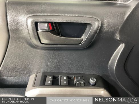 Used 2017 Toyota Tacoma SR5 w/ Tow Package RWD image 18