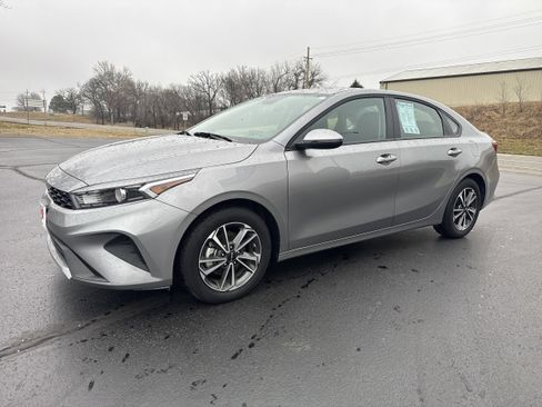 Used 2024 Kia Forte LXS w/ LXS Technology Package image 2