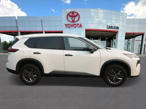 Used 2024 Nissan Rogue S AWD/4WD image 4