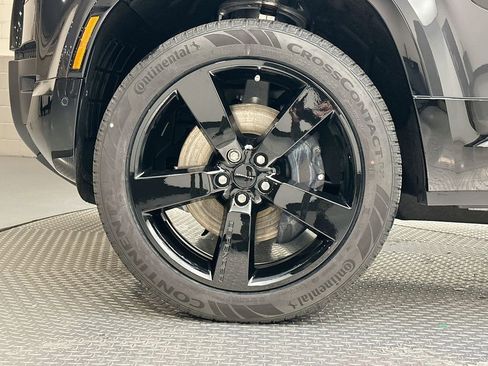 New 2026 Land Rover Defender 110 X-Dynamic SE image 17