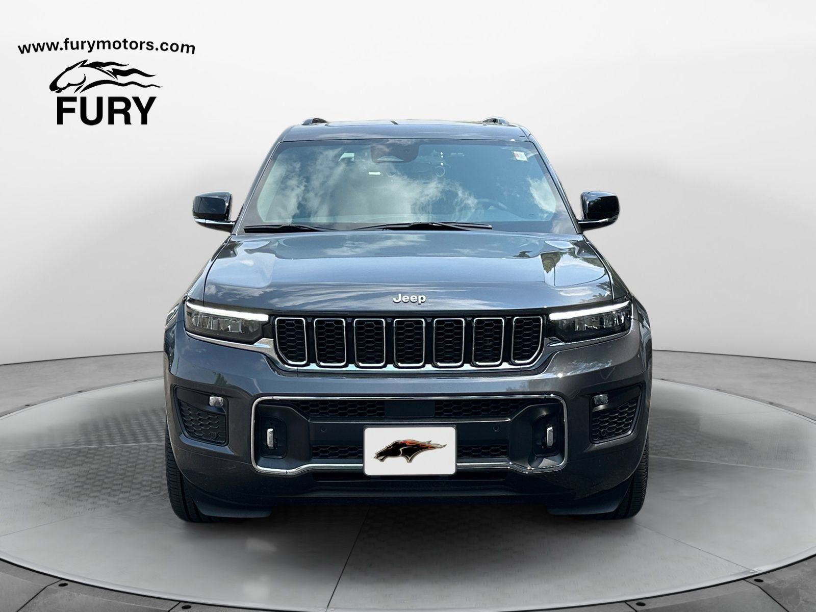 Used 2025 Jeep Grand Cherokee Overland w/ Trailer Tow Package AWD/4WD image 9