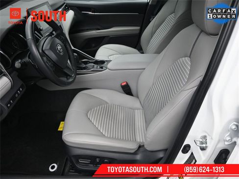 Used 2023 Toyota Camry SE w/ Cold Weather Package image 9