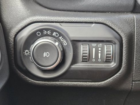 Used 2020 Jeep Wrangler Unlimited Sahara image 21