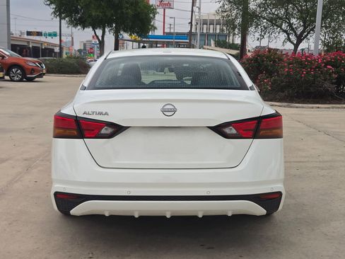 Used 2025 Nissan Altima 2.5 S image 4