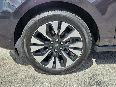 Certified 2025 Ford Expedition Platinum w/ Driver's Package AWD/4WD image 5