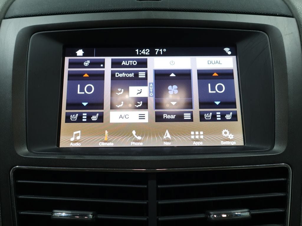 Used 2019 Lincoln MKT AWD image 32